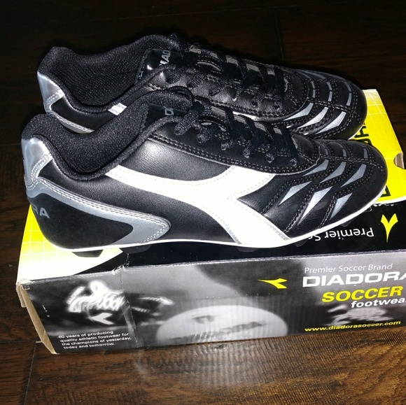 diadora soccer shoes